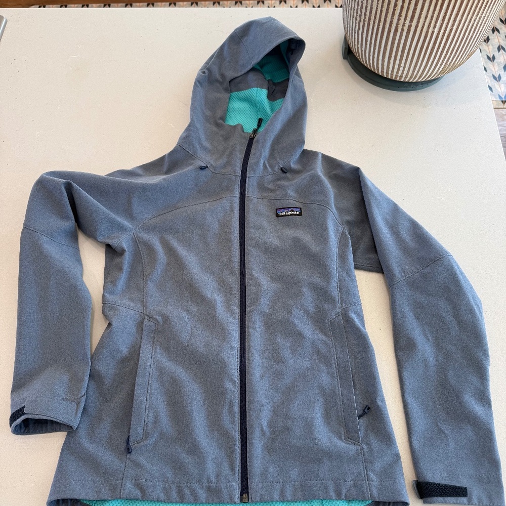 Patagonia Women’s waterproof jacket (S)